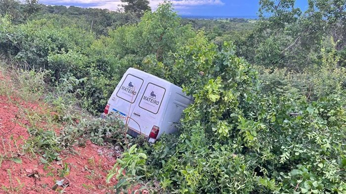 Imagem de compartilhamento para o artigo Motorista desvia de caminhão e cai em ribanceira na BR-359, entre Alcinópolis e Coxim da MS Todo dia